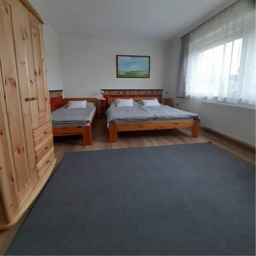 Pegazus Vendeghaz Hotel ไฮจ์ดุสโซบอสโล ภายนอก รูปภาพ