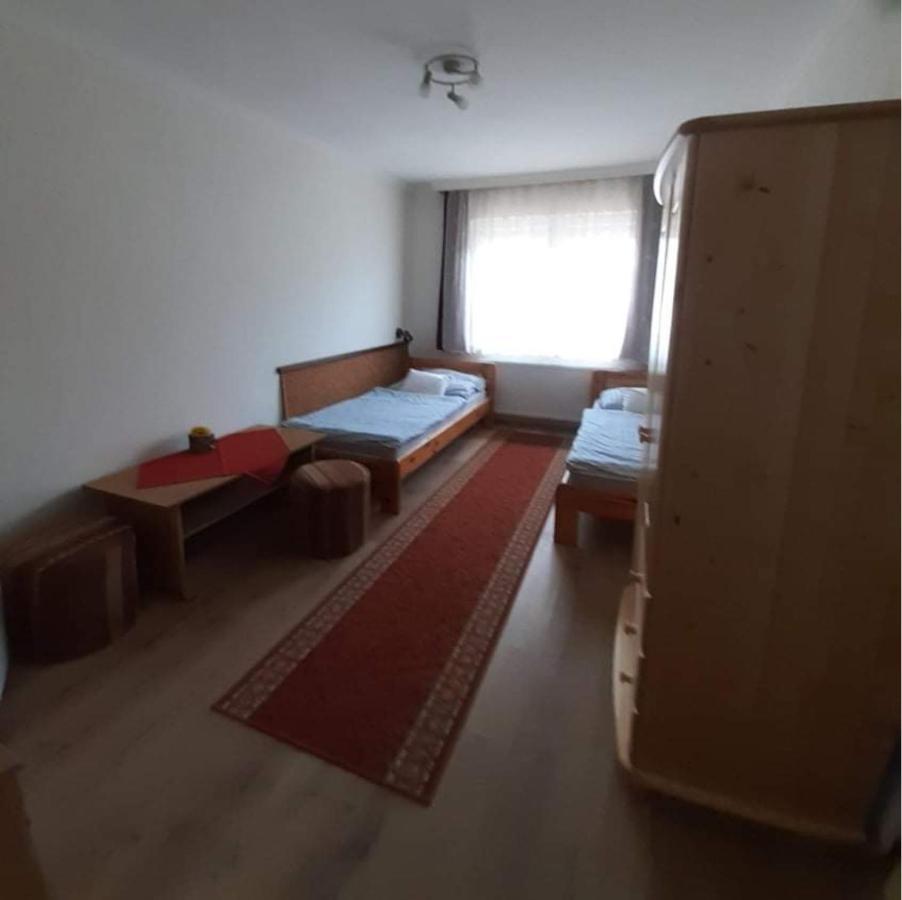Pegazus Vendeghaz Hotel ไฮจ์ดุสโซบอสโล ภายนอก รูปภาพ